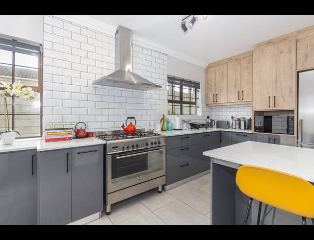 3 BEDROOM FREEHOLD FOR SALE IN PARKLANDS